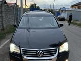 Volkswagen Touran 2007 года за 3 500 000 тг. в Алматы – фото 2