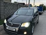 Volkswagen Touran 2007 года за 3 500 000 тг. в Алматы – фото 3