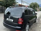 Volkswagen Touran 2007 года за 3 500 000 тг. в Алматы – фото 5