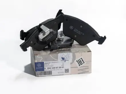 Колодки тормозные передние Mercedes-Benz A004420072041 за 96 667 тг. в Алматы