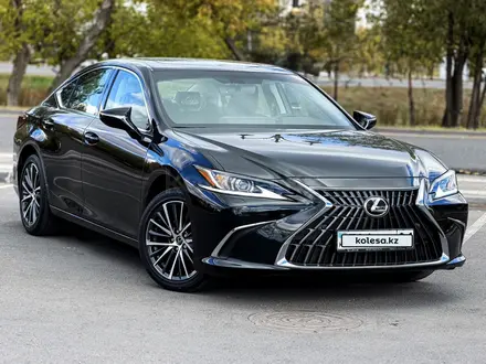 Lexus ES 250 2025 года за 27 000 000 тг. в Астана