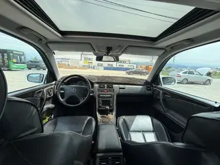 Mercedes-Benz E 320