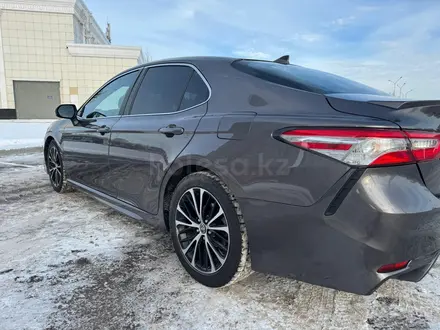 Toyota Camry 2020 года за 10 950 000 тг. в Астана – фото 11