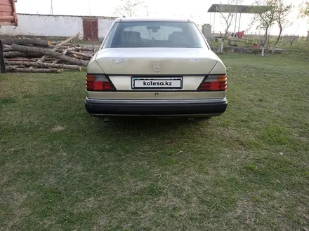 Mercedes-Benz E 200 1991 года за 850 000 тг. в Туркестан – фото 4