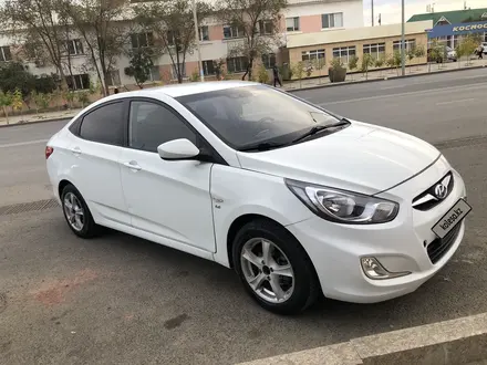 Hyundai Solaris 2011 года за 2 900 000 тг. в Атырау – фото 2