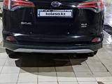 Toyota RAV4 2017 года за 9 500 000 тг. в Актобе – фото 2