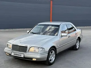 Mercedes-Benz C 230