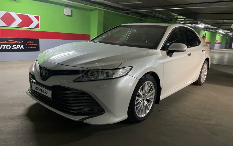 Toyota Camry 2018 года за 17 777 777 тг. в Алматы