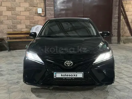 Toyota Camry 2019 года за 10 800 000 тг. в Тараз – фото 2