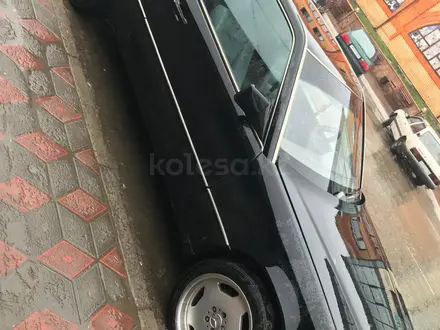 Mercedes-Benz E 200 1990 года за 1 800 000 тг. в Павлодар