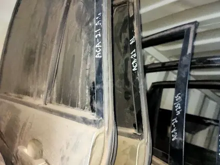 Дверь. Toyota RAV4 за 10 000 тг. в Алматы – фото 2
