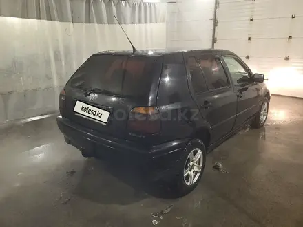 Volkswagen Golf 1995 года за 1 650 000 тг. в Караганда – фото 2