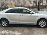 Toyota Camry 2007 года за 6 000 000 тг. в Уральск – фото 2