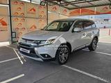 Mitsubishi Outlander 2018 года за 6 300 000 тг. в Алматы – фото 2