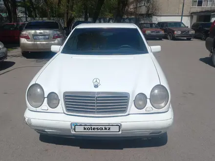 Mercedes-Benz E 230 1995 года за 1 700 000 тг. в Алматы