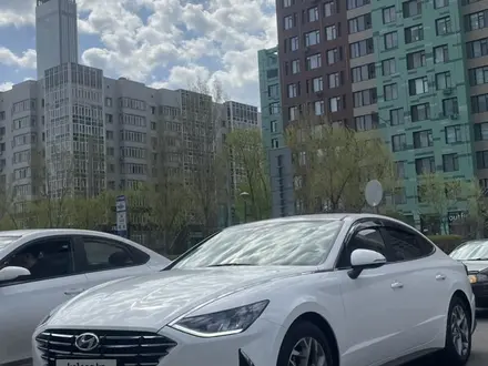 Hyundai Sonata 2020 года за 11 350 000 тг. в Астана – фото 4