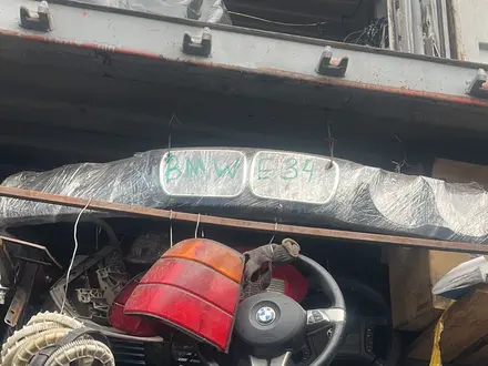 Привозной оригинал решетка морда BMW за 2 200 тг. в Алматы