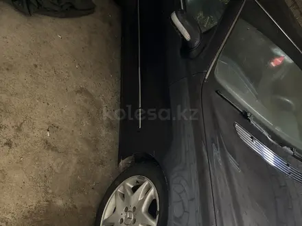 Mercedes-Benz S 320 2001 года за 2 800 000 тг. в Актобе – фото 2