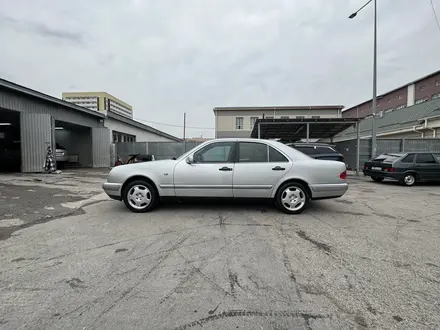 Mercedes-Benz E 230 1996 года за 3 500 000 тг. в Шымкент – фото 2