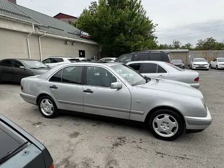 Mercedes-Benz E 230 1996 года за 3 500 000 тг. в Шымкент – фото 9