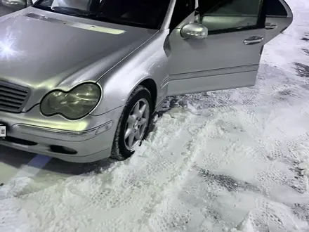 Mercedes-Benz C 240 2004 года за 3 800 000 тг. в Астана – фото 2