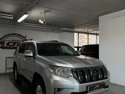 Toyota Land Cruiser Prado 2023 года за 28 850 000 тг. в Астана