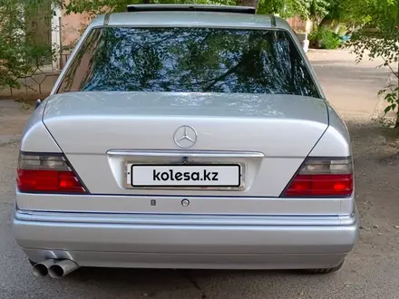 Mercedes-Benz E 220 1994 года за 6 800 000 тг. в Шымкент – фото 4