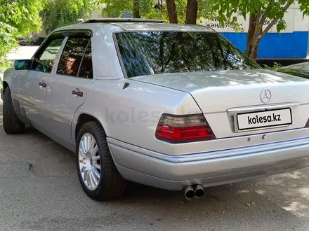 Mercedes-Benz E 220 1994 года за 6 800 000 тг. в Шымкент – фото 5