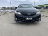 Toyota Camry 2013 года за 6 400 000 тг. в Уральск – фото 2