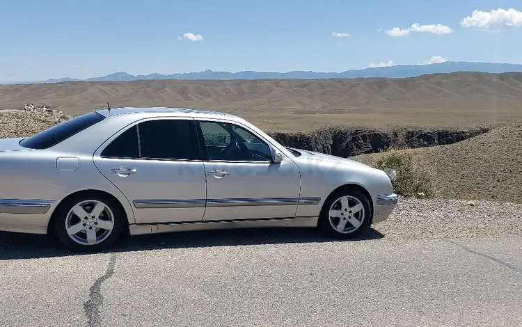 Mercedes-Benz E 240 2000 года за 3 800 000 тг. в Жанаозен