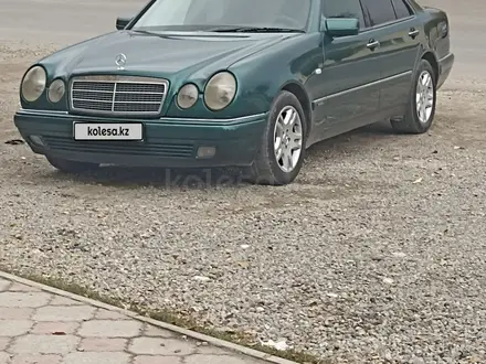 Mercedes-Benz E 320 1997 года за 3 800 000 тг. в Тараз – фото 2