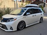 Toyota Sienna 2015 года за 13 000 000 тг. в Актау