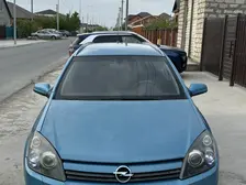 Opel Astra, 2011
