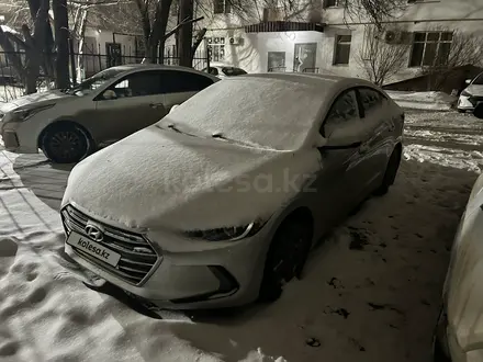 Hyundai Elantra 2017 года за 5 600 000 тг. в Уральск – фото 7