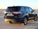 Toyota Highlander 2015 года за 12 500 000 тг. в Актау – фото 3