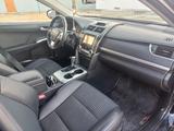 Toyota Camry 2014 года за 6 300 000 тг. в Атырау – фото 2