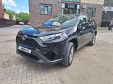 Toyota RAV4 2023 годаүшін16 800 000 тг. в Уральск – фото 2