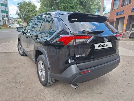 Toyota RAV4 2023 года за 16 800 000 тг. в Уральск – фото 4
