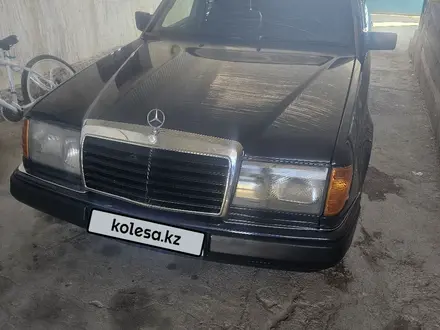 Mercedes-Benz E 220 1993 года за 1 850 000 тг. в Тараз – фото 3