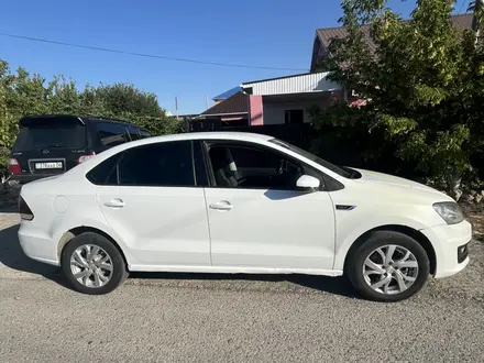 Volkswagen Polo 2018 года за 4 000 000 тг. в Атырау – фото 2