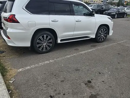 Lexus LX 570 2018 года за 48 000 000 тг. в Алматы – фото 2