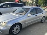 Mercedes-Benz C 200 2001 года за 2 500 000 тг. в Атырау – фото 3