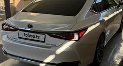 Lexus ES 250 2018 года за 20 000 000 тг. в Алматы – фото 2