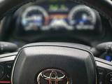 Toyota Camry 2023 года за 15 600 000 тг. в Алматы – фото 2