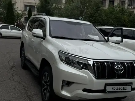 Toyota Land Cruiser Prado 2023 года за 33 500 000 тг. в Алматы – фото 3