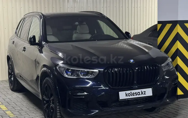 BMW X5 2021 года за 38 000 000 тг. в Семей