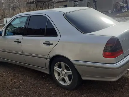 Mercedes-Benz C 240 2000 года за 3 900 000 тг. в Есик – фото 3