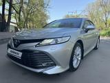 Toyota Camry 2018 года за 14 050 000 тг. в Алматы – фото 3