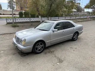 Mercedes-Benz E 230
