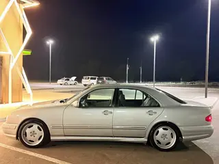 Mercedes-Benz E 320